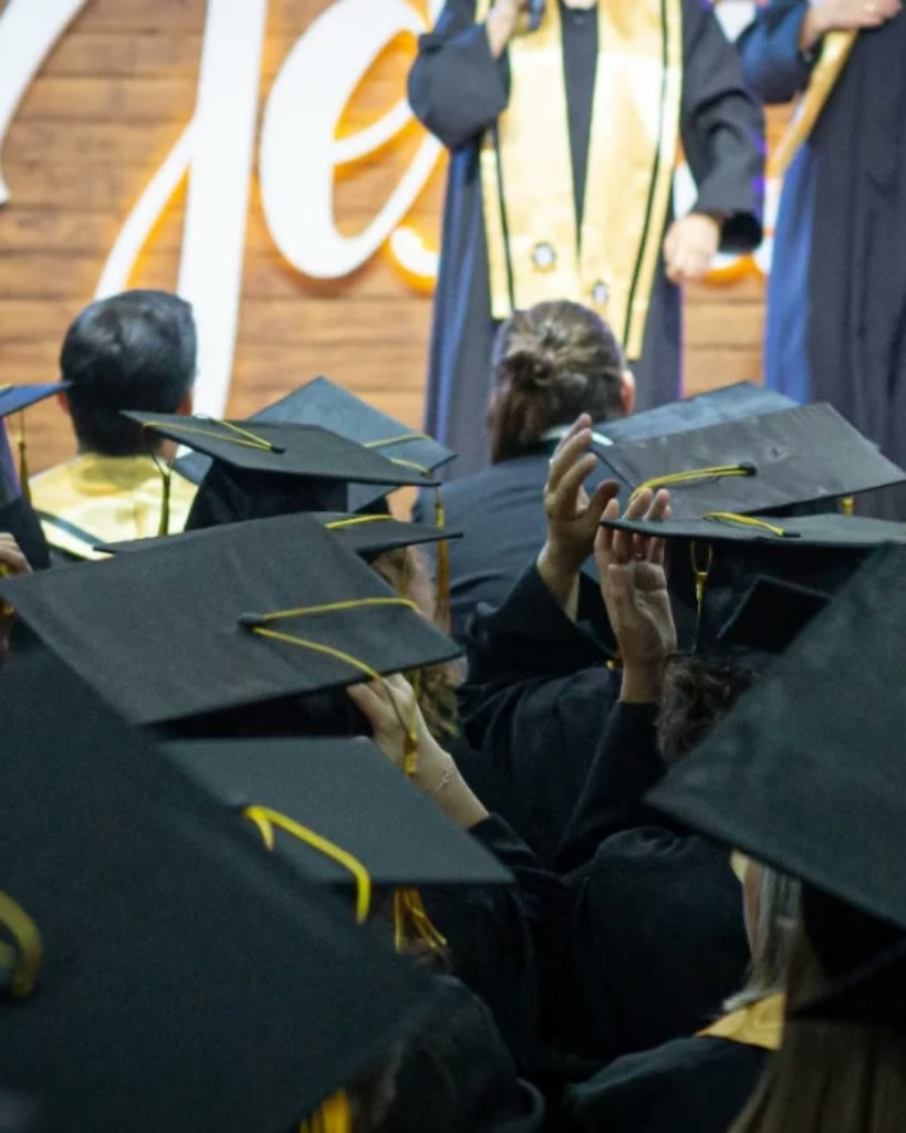 Graduados de Escuela Revolución
